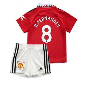 Manchester United Bruno Fernandes #8 babykläder Hemmatröja barn 2022-23 Korta ärmar (+ Korta byxor)